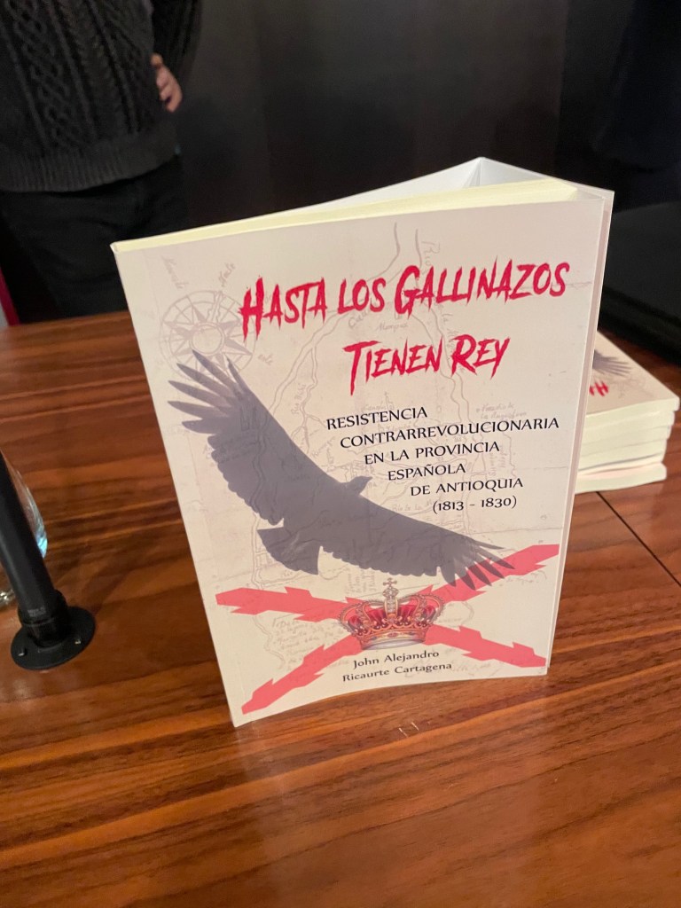 Portada del libro 'Hasta los Gallinazos Tienen Rey: Resistencia contrarrevolucionaria en la provincia española de Antioquía (1813-1830)' de John Alejandro Ricaurte Cartagena.